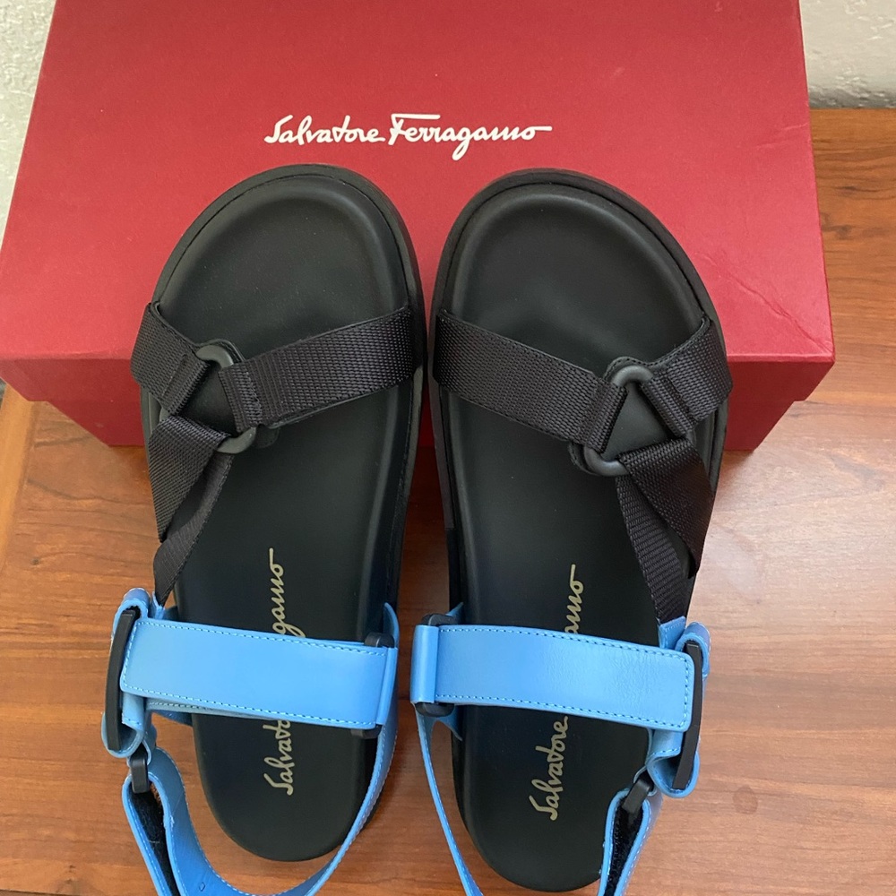 Salvertore Ferraegamo chambray leather/textile sandal Black/Blue SZ 8.5 C NWB